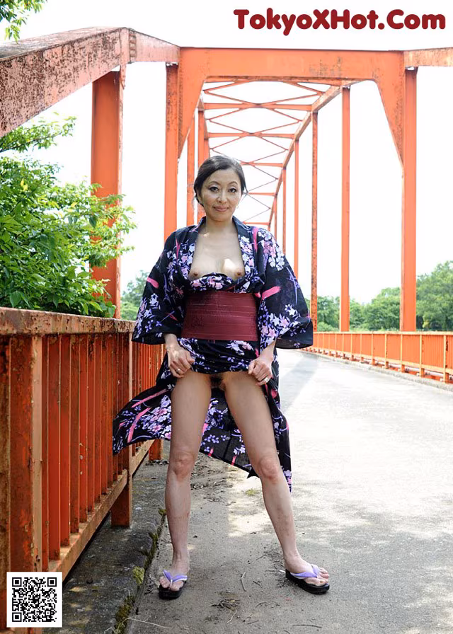 Yuriko Hosaka - Details Black Bbw